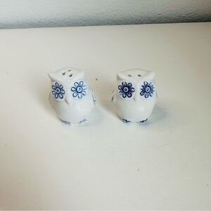 White Blue Floral Delft Style Ceramic‎ Owl Salt And Pepper Shakers